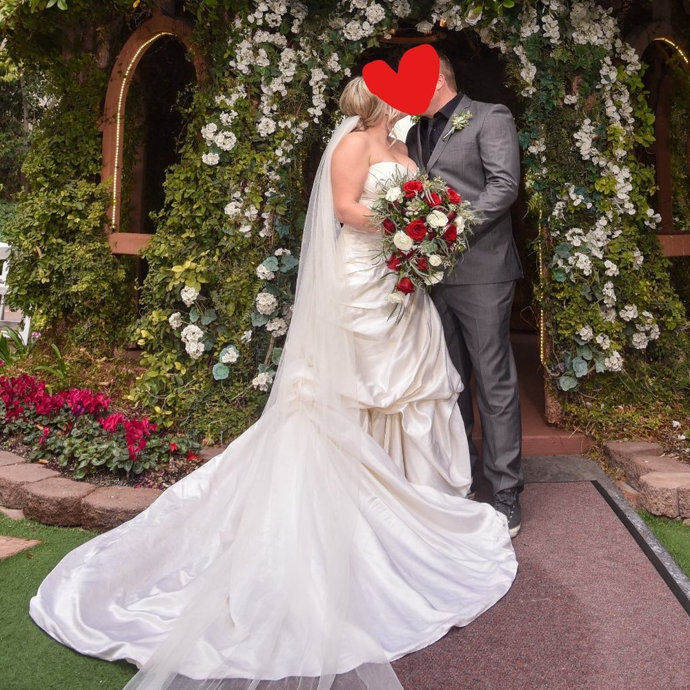 Enzoani Evelyn Wedding Gown